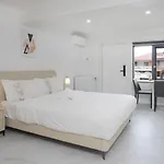 Self-Contained Unit Perfect For Solo Or Couple Travelers