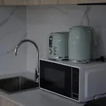 New Self-contained Unit For Solo Or Couple Travelers Holiday home