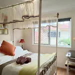 Air Conditioned Holiday Dream Castle Youth Hotel