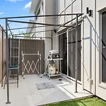 Modern Family Oasis Luxe With Balcony Ac And Backyard)