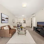 Duncan Street West End Apartment