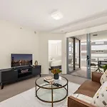Duncan Street West End Apartment