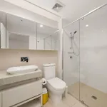 Duncan Street West End Apartment