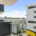 Duncan Street West End Apartment