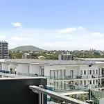 Duncan Street West End Apartment