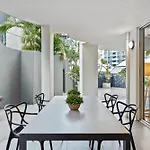 Comfy 2-Bed With Pool And Secure Parking