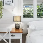 Tranquil 2-Bed Family Home With Deck Among Trees