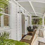 Tranquil 2-Bed Family Home With Deck Among Trees