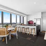 Stunning River View 2-Bed With Pool, Sauna And Gym