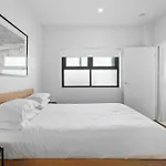 Gorgeous 3-Bed Apartment With City Views