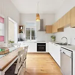 Tranquil 3-Bed Family Home With Spacious Backyard