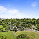 High-Floor 2-Bed Cbd Unit With Views & Amenities