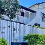 Keep Comfy And Avoid The Inner City Fuss W Prime Location 10 Min To Cbd Hospitals And 15 Min Toairport With Free Parking