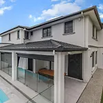 Comfortable 5Br Stay In Prime Sunnybank With Pool