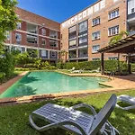 Spacious 3Br Heritage Apartment With Pool, Parking