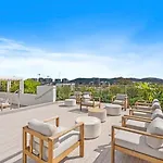 Stunning Helia Sanctuary - West End With Parking