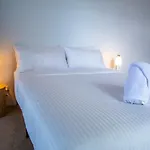 Luxury Penthouse In Cbd 4 Bed - 4 Bath