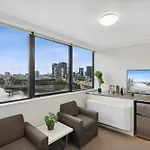 Central Brisbane Studio With Stunning River Views