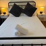 3Br Comfy Home, Gym & Garden In The Gap