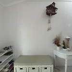 Air Conditioned Floral Youth Backpacker And Holiday House