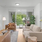 2-Bed Getaway With Shared Pool & Bbq Access