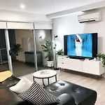 Spacious & Modern Apt Close To City & Airport