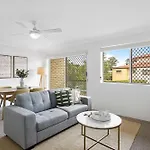 Spacious 2-bed Near Centre