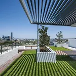 Experiencing Uni Life 2Br Kelvin Grove Parking 703