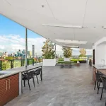 Experiencing Uni Life 2Br Kelvin Grove Parking 703