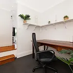 Pet Friendly Family Home In Brisbane - Relocations And Family Stays - Fast Internet - Parking - Netflix