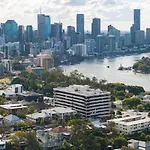 Apartment Sunset Rooftop Pool, Stunning Views, Private Park, Gym, Walk To Gabba