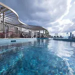Sunset Rooftop Pool, Stunning Views, Private Park, Gym, Walk To Gabba * Brisbane