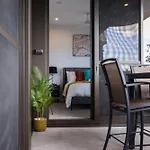 Sunset Rooftop Pool, Stunning Views, Private Park, Gym, Walk To Gabba Apartment