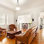 Leafy Hawthorne Haven Pool Gym & City Convenience