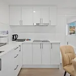 Private King Bed Suite Near Garden City With Kitchen