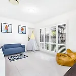 5Br Prestige Suburban Manor - Near Shops & Eats
