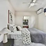 Elegant Ascot Retreat Central Three Bedroom Home