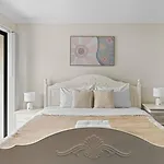 Holiday home Prime Spot 3-bed Walk To Bus Drive Anywhere Fast