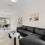 Prime Spot 3-bed Walk To Bus Drive Anywhere Fast Brisbane