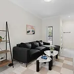 Holiday home Prime Spot 3-bed Walk To Bus Drive Anywhere Fast Brisbane