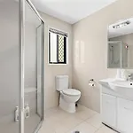 Prime Spot 3-bed Walk To Bus Drive Anywhere Fast Brisbane