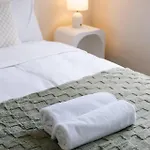 Prime Spot 3-bed Walk To Bus Drive Anywhere Fast Holiday home *