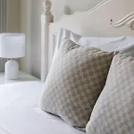 Holiday home Prime Spot 3-bed Walk To Bus Drive Anywhere Fast