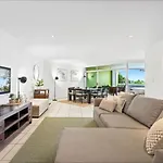 Lovely 3-Bed With Alfresco Dining By Custom Bnb Hosting