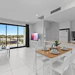 2Br Modern Apartment With Balcony Great Location