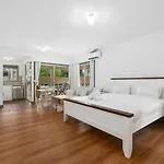 Modern Studio Loft Parking Near Cbd Spring Hill 3