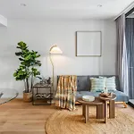 Bright 2Br Apt With Sofa Bed In Woolloongabba