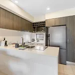 Close To Airport Cafes Train & Boondall Wetlands