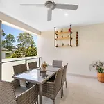 Close To Airport Cafes Train & Boondall Wetlands
