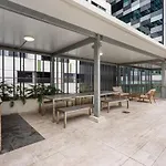 Modern 2 Bedroom Apartment - Short Stroll To James St